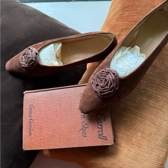 CARESSA Rust Chocolate Suede 2”Heel 8 1/2 - Picture 11 of 11